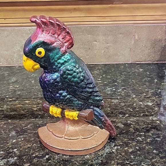 Parrot cast iron doorstop made by Hubley Manufacturing Company 1930s Repainted